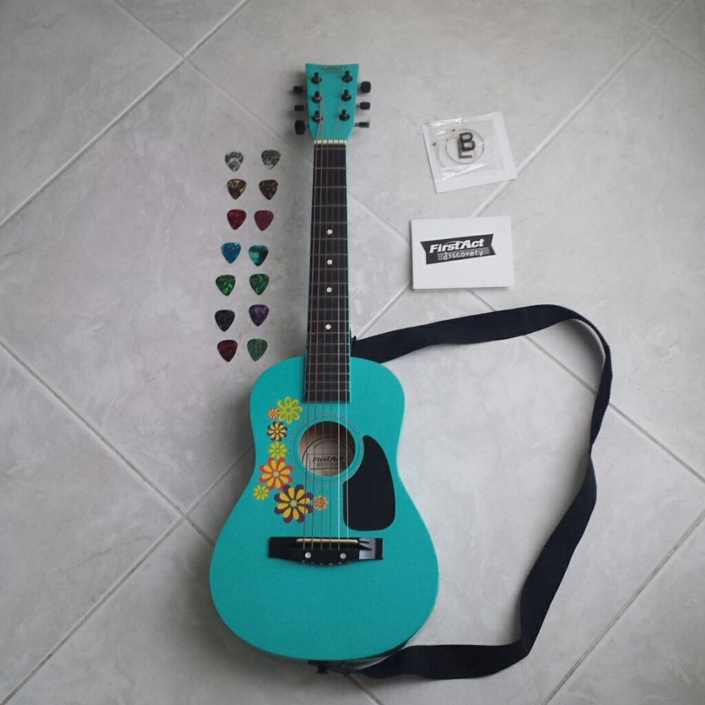 NWOT First Act Discovery Wooden Guitar